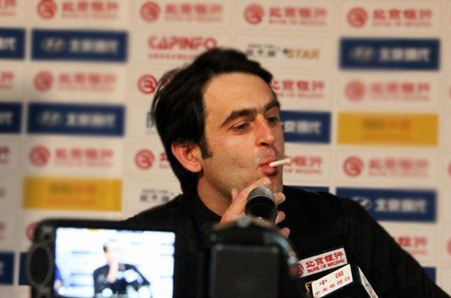 球迷不仅目 球迷不仅目