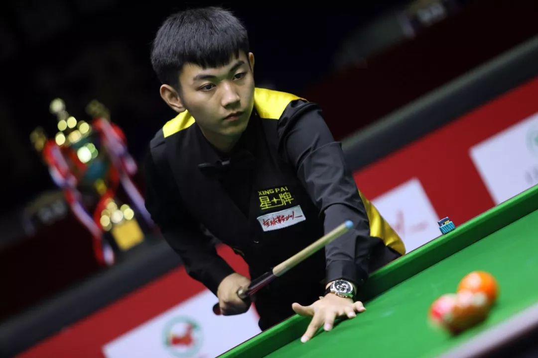 数人的瞩目 数人的瞩目